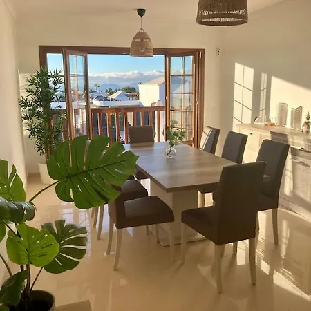 Luxury 4-bedroom With Heated Pool + Sea View וילה