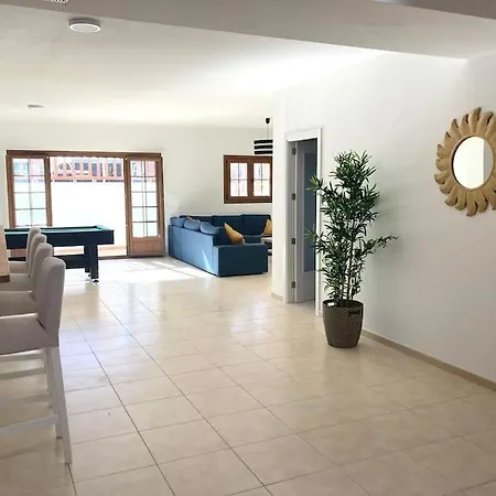 Luxury 4-bedroom With Heated Pool + Sea View וילה