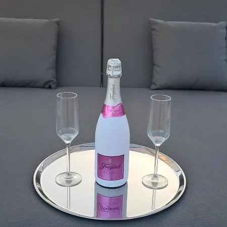 Luxury 4-bedroom With Heated Pool + Sea View וילה *