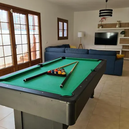 Luxury 4-bedroom With Heated Pool + Sea View