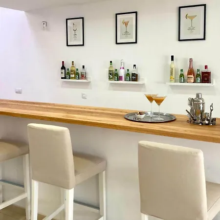 Luxury 4-bedroom With Heated Pool + Sea View וילה